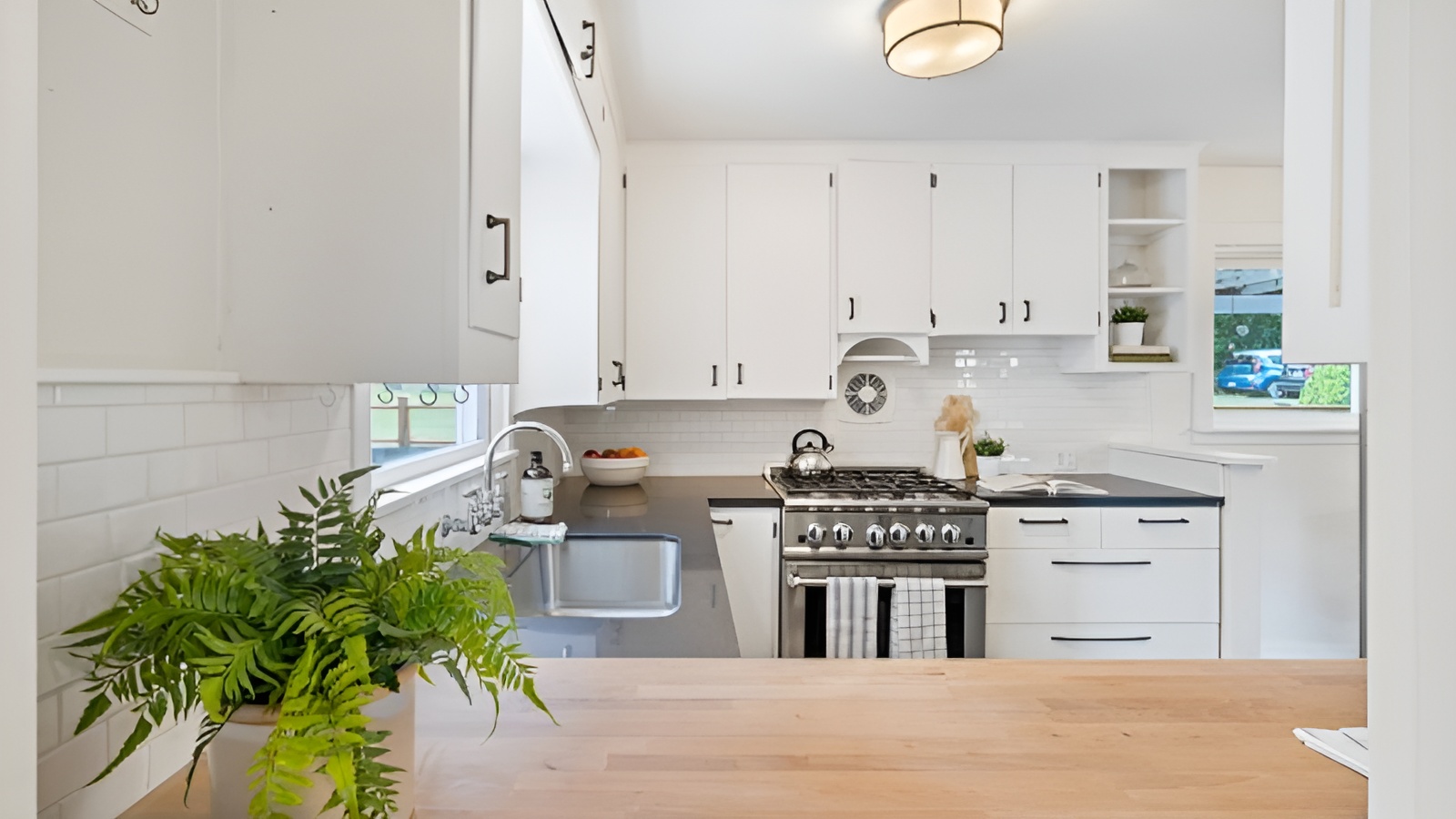 jak zaprojektowac kuchnie z wysokim sufitem