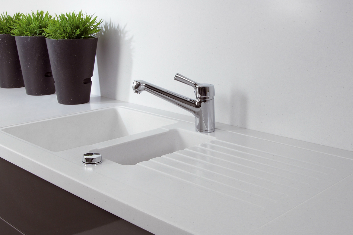 montaz zlewu wpuszczanego w blat