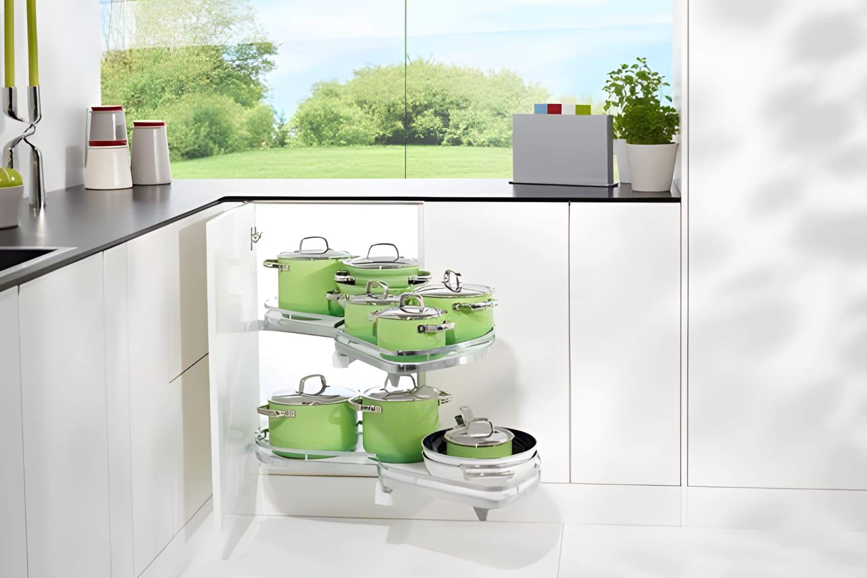 Wyposażenie szafek kuchennych narożnych