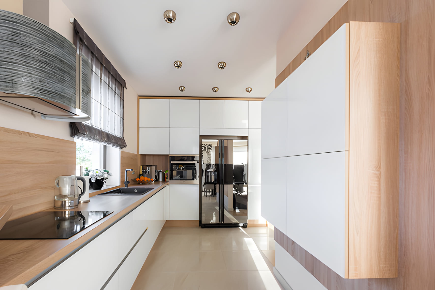 Jak urządzić wąską kuchnię w bloku?