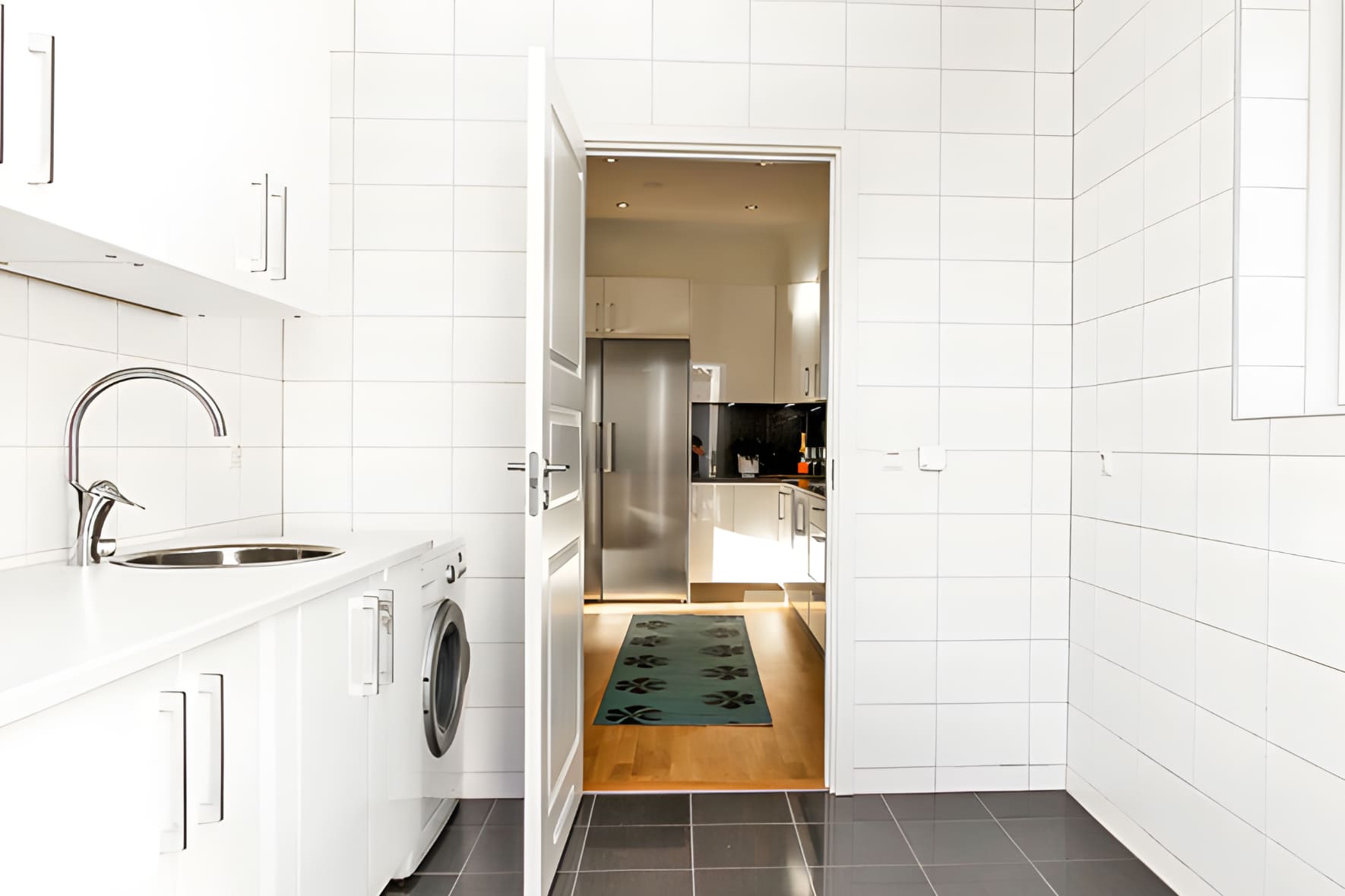 Pralka w kuchni? Zalety i wady tego rozwiązania