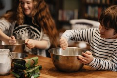 Bezpieczna kuchnia dla dzieci - jak ją urządzić?